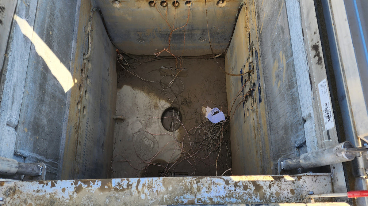Utility Vault Sampling AHA/JSA-Accessing Vaults and Pits – Yellowknife Safety